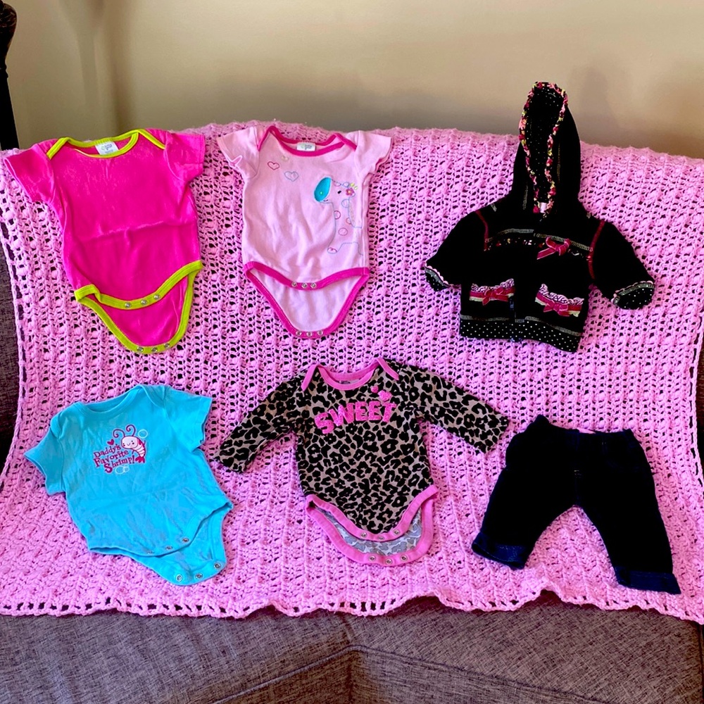 Lot of 6 Clothing Items 3-6 Minths